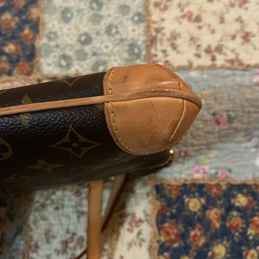 Louis Vuitton - Picture 11 of 12